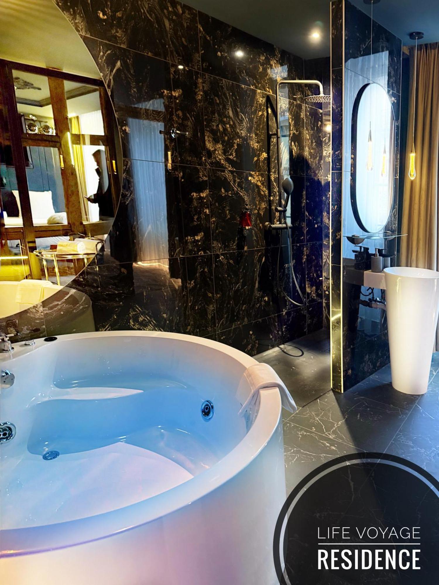 Life Voyage Residence & Spa - Strasbourg'S City Center Luxury Experience Buitenkant foto